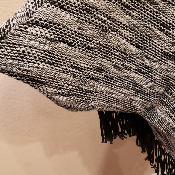 Two by Vince Camuto Fringed Poncho - Picture 8 of 9